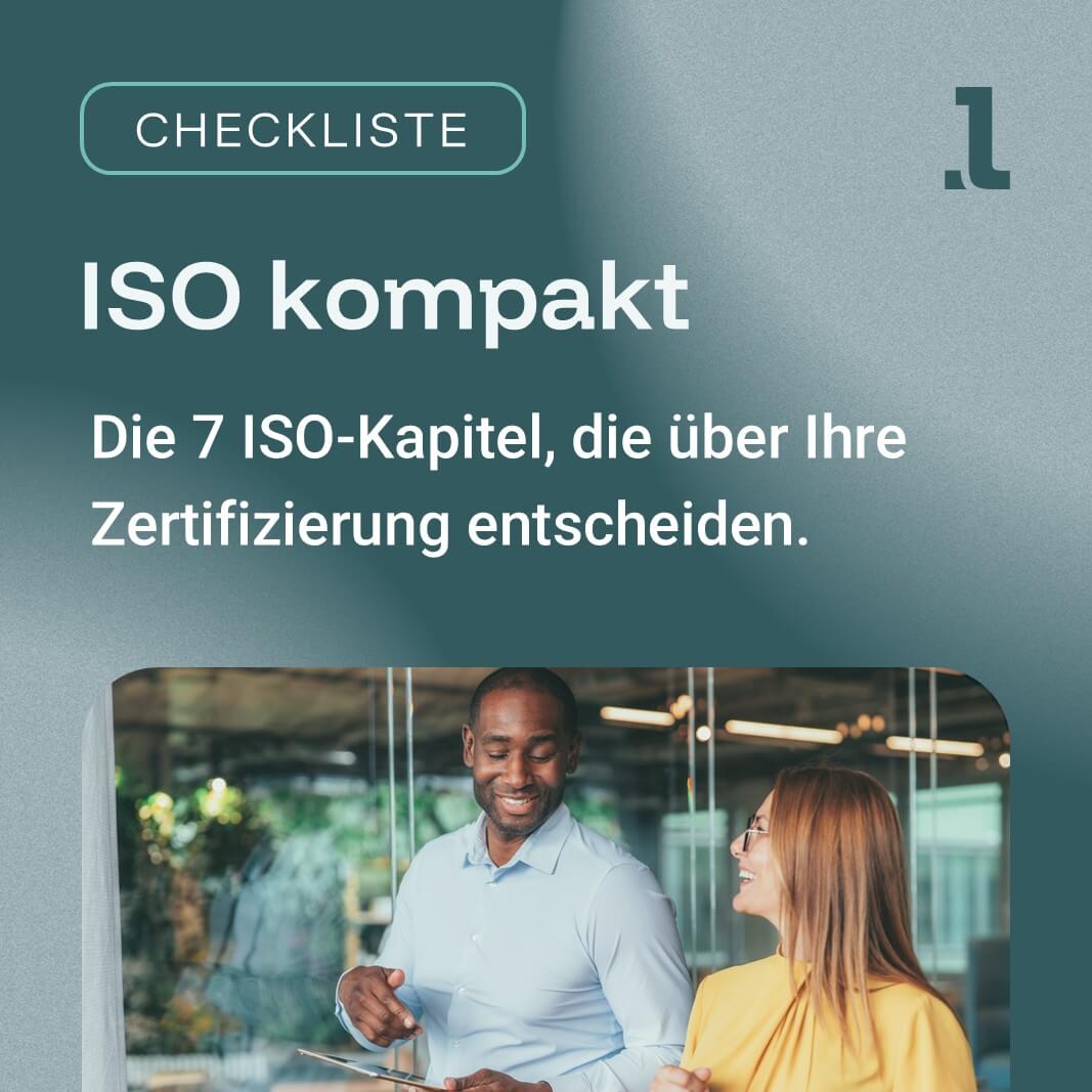 ISO kompakt Checkliste - Zwei Menschen, die sich unterhalten und lächeln
