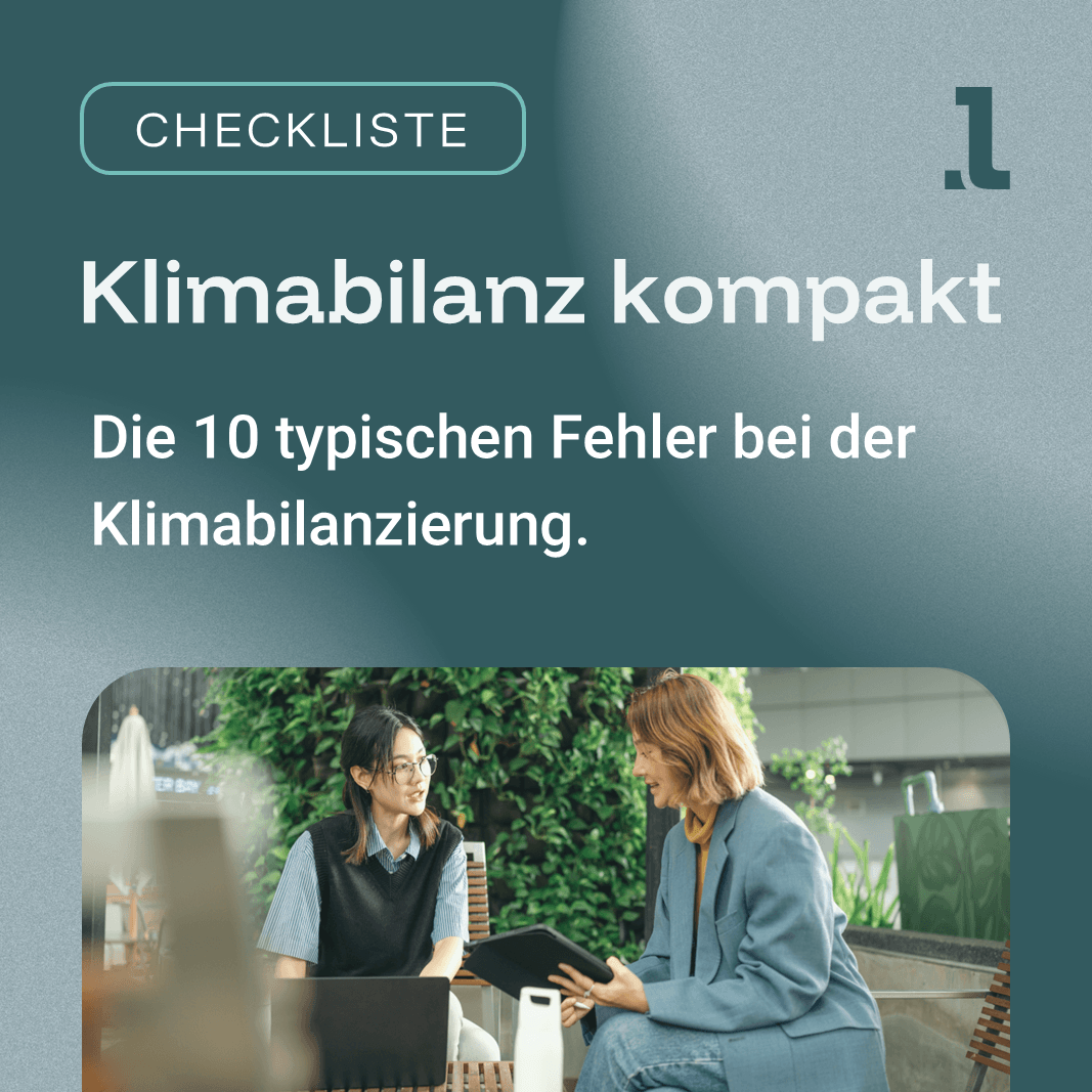 Zwei Frauen unterhalten sich über die Klimabilanz