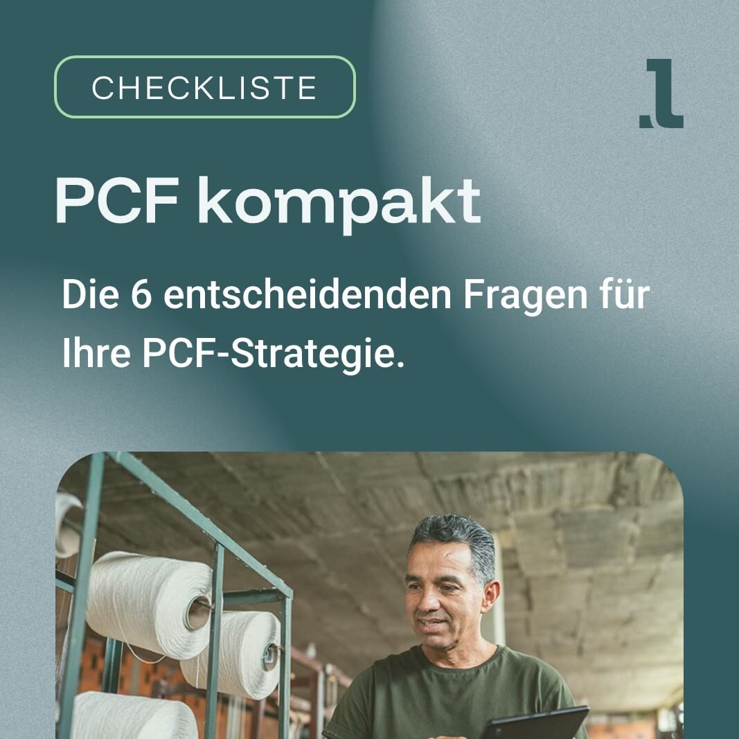 Checkliste - PCF kompakt Mann mit Tablet in der Hand