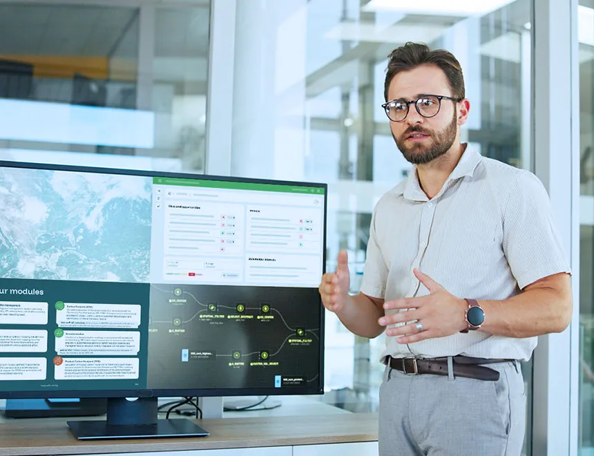 Employee presenting digital environmental KPIs and measures in an ISO 14001 software.