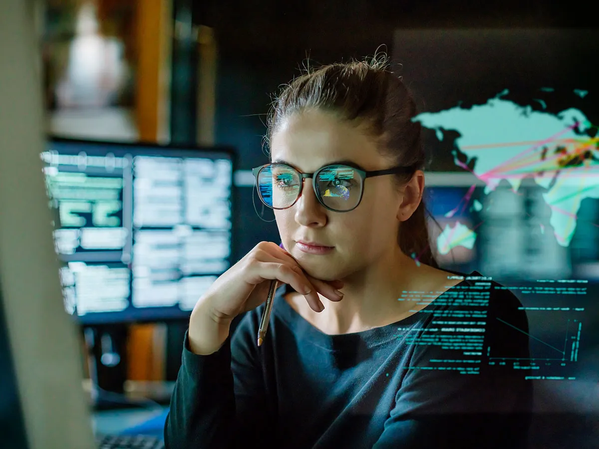 ISO 27001 Informationssicherheit – Expertin implementiert ISMS-Anforderungen für sichere Datenverwaltung und Zertifizierung