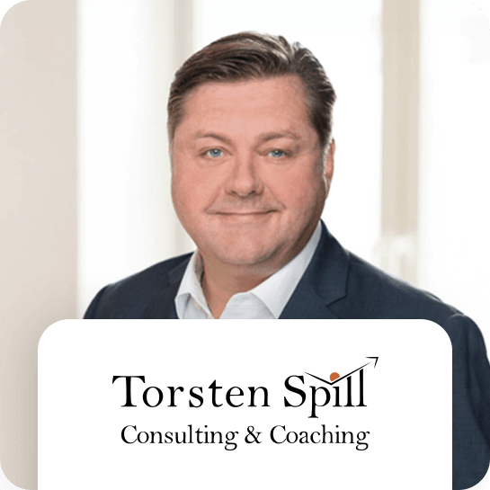 Portraitfoto Torsten Spill, mit Logo Torsten Spill Consulting & Coaching, Partner der Branchenlösung für Agrarhandel & Futtermittelproduktion